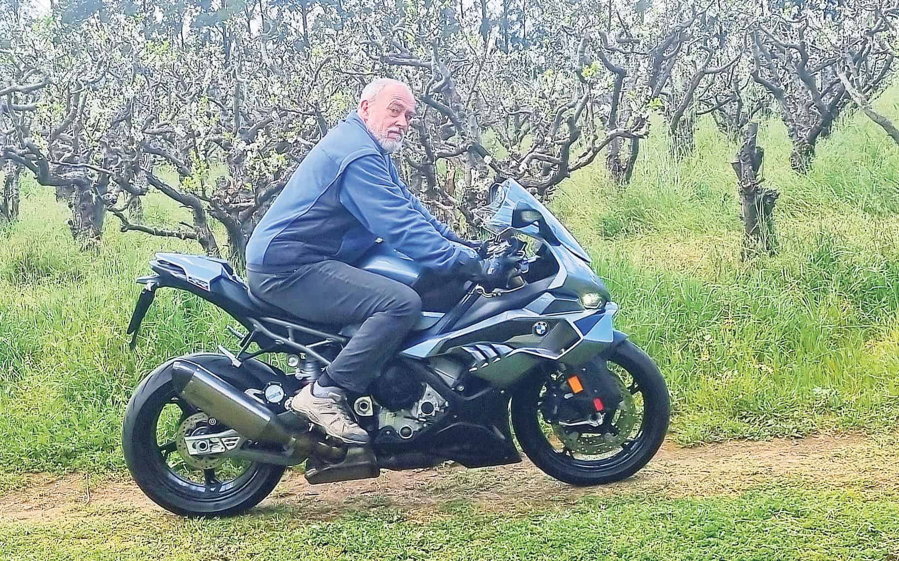 202511Locust-man002_03842