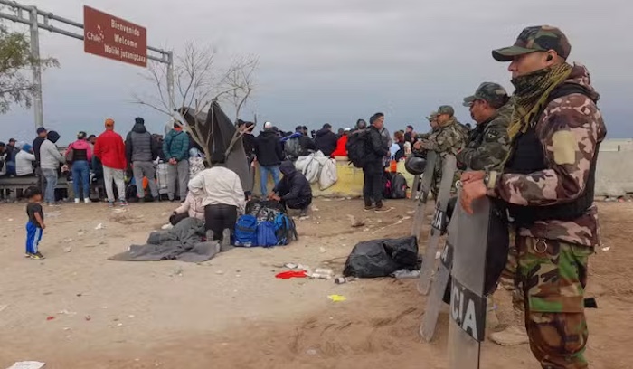202511Peru-prepares-emergency-measures-as-migrants-attempt-to-enter-following-a-Chilean-frontrunners-pledge-to-expel-undocumented-foreigners