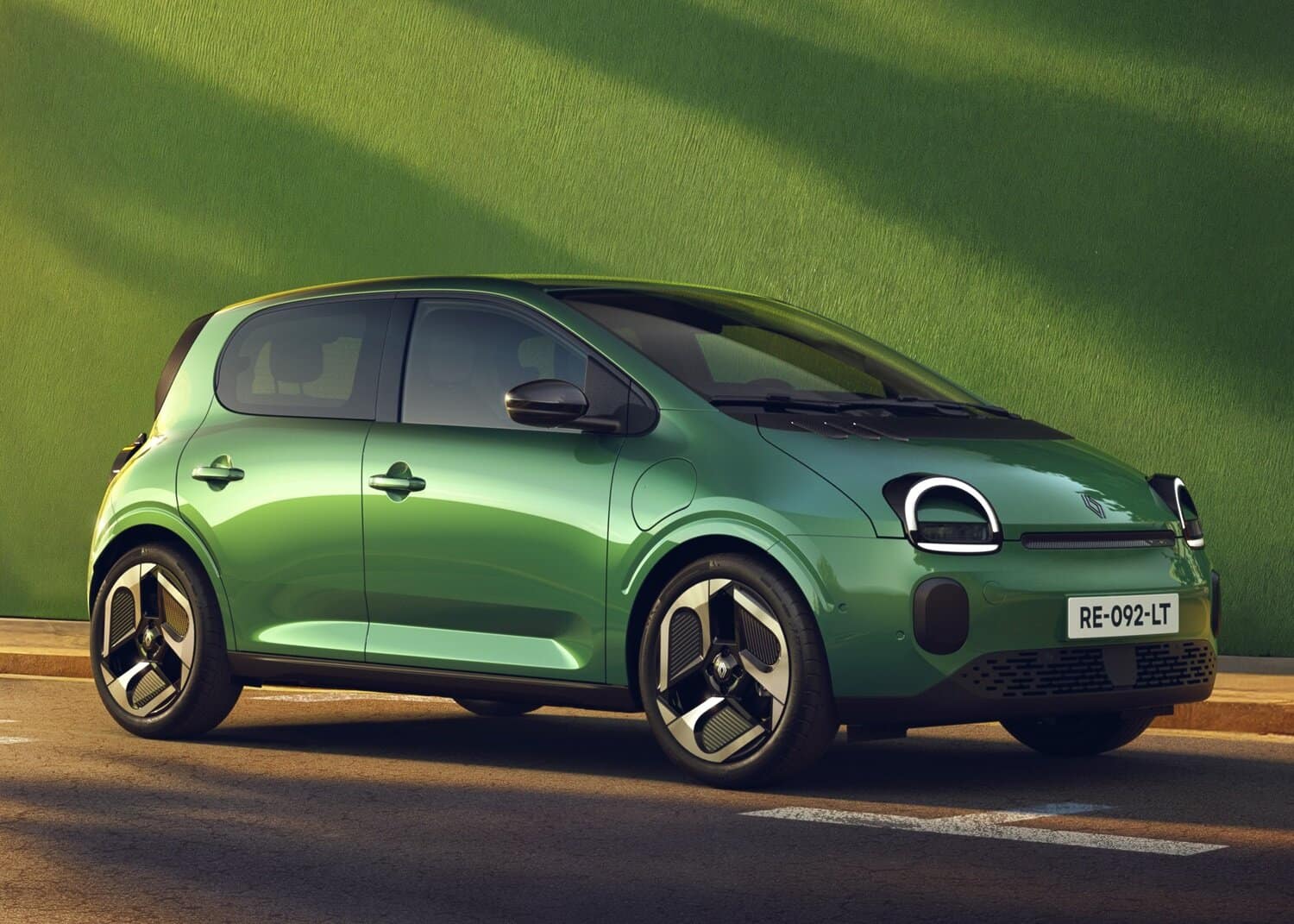 202511Renault-Twingo-E-Tech-electric-Absolute-Green