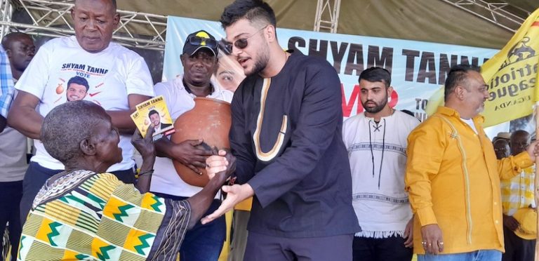 202511Sanjya-Tanna-and-son-Shyma-Tanna