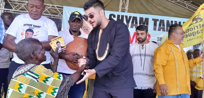 202511Sanjya-Tanna-and-son-Shyma-Tanna