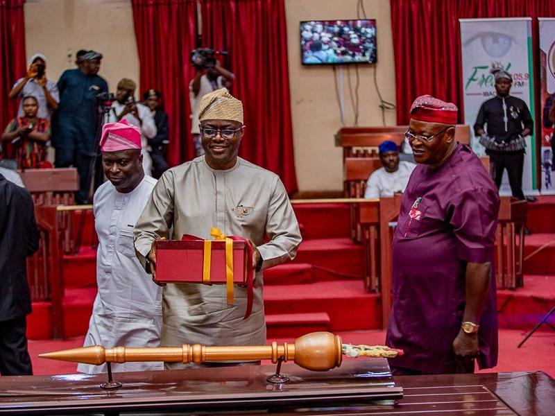 202511Seyi-Makinde-presents-budget
