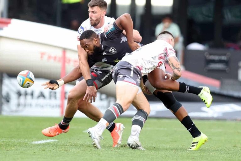 202511Sharks-centre-Lukhanyo-Am