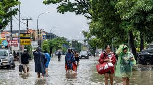 202511Thailand-Floods-Claim-33-Lives-Critical-Patients-Evacuated-By-Air