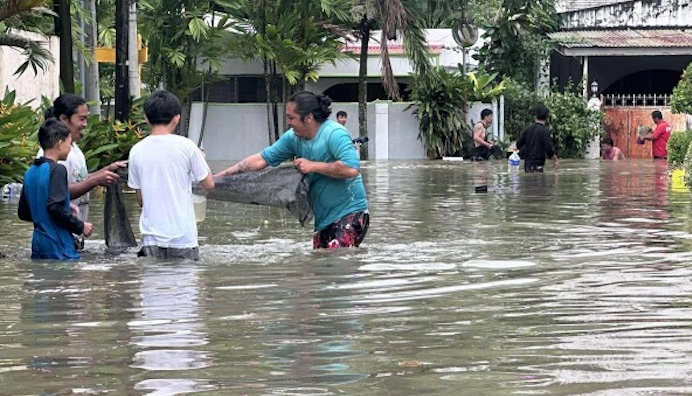 202511Typhoon-Kalmaegi-Kills-One-Displaces-Tens-Of-Thousands-Across-Philippines