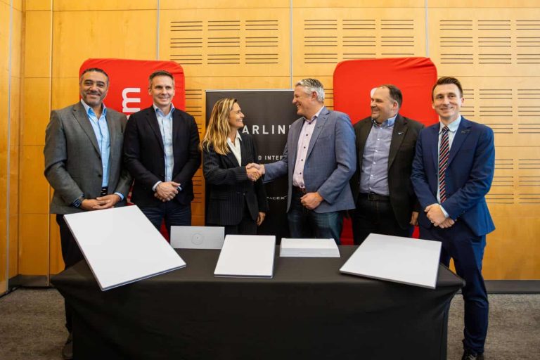202511Vodacom-and-Starlink-officials