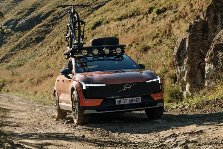202511Volvo-EX30-CC-Sani-Pass-Front