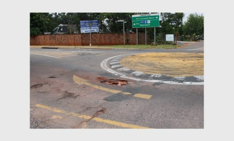 202511lynburn-rd-pothole