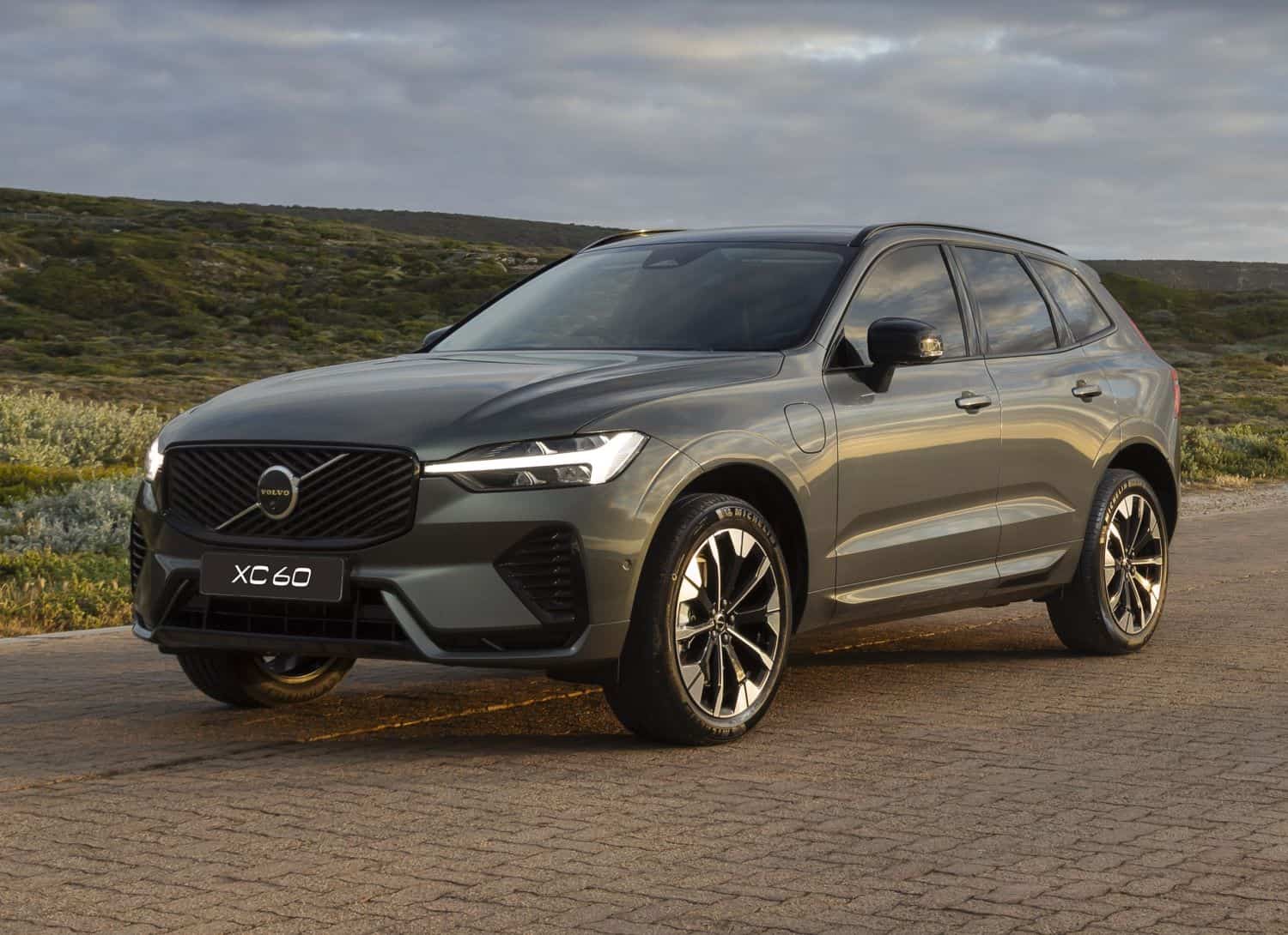 202511new-volvo-xc60-front