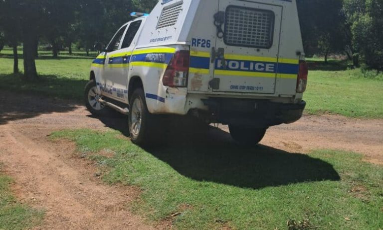 202511police-van-grass