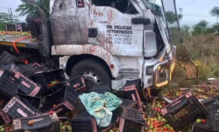 202511tomato-truck-crash-kzn