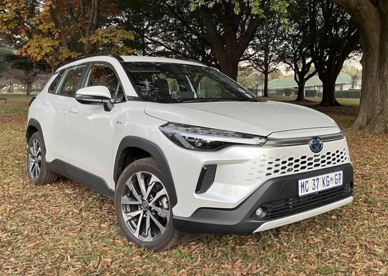 202505toyota-corolla-cross-xr-hev-front