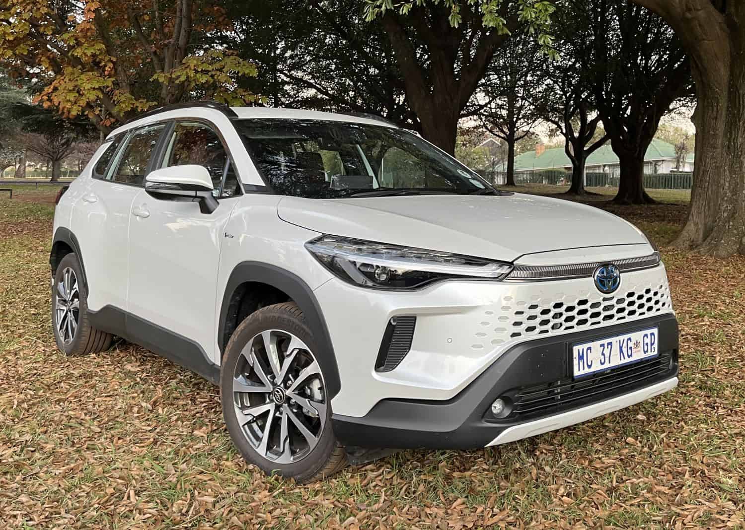 202505toyota-corolla-cross-xr-hev-front