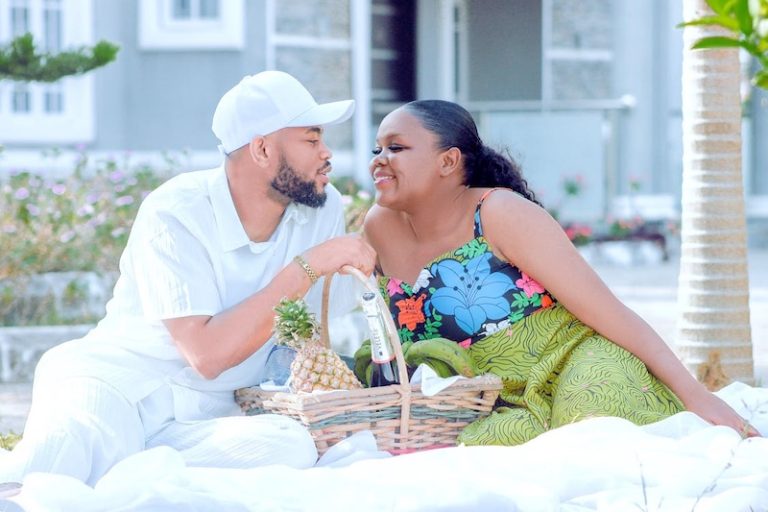 202510Couple-outdoors