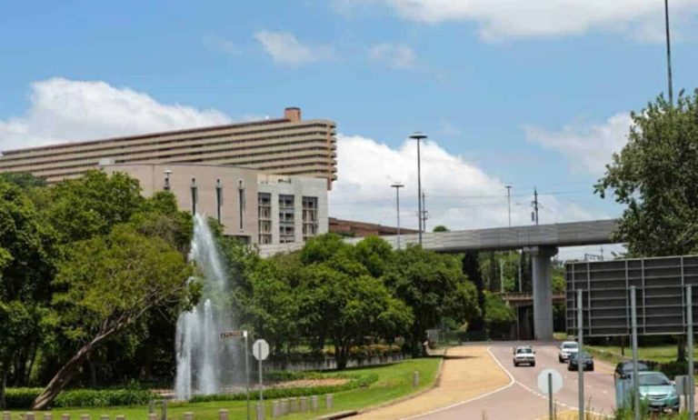 202512Former-Unisa-student-challenges-VC-over-court-claim