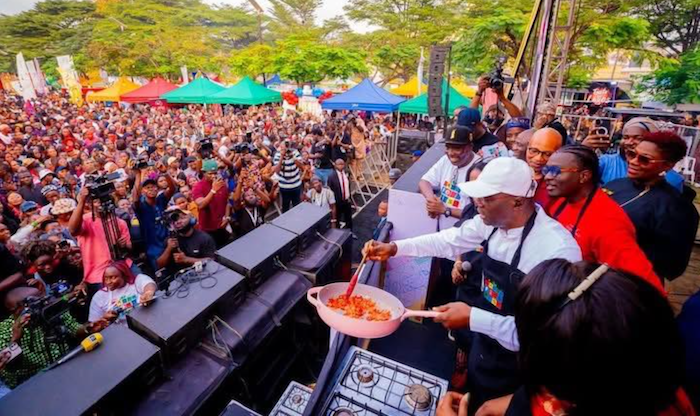 202512Governor-Sanwo-Olu-Cooks-At-Lagos-Food-Festival-Highlights-Six-Years-Of-Entrepreneurial-Empowerment
