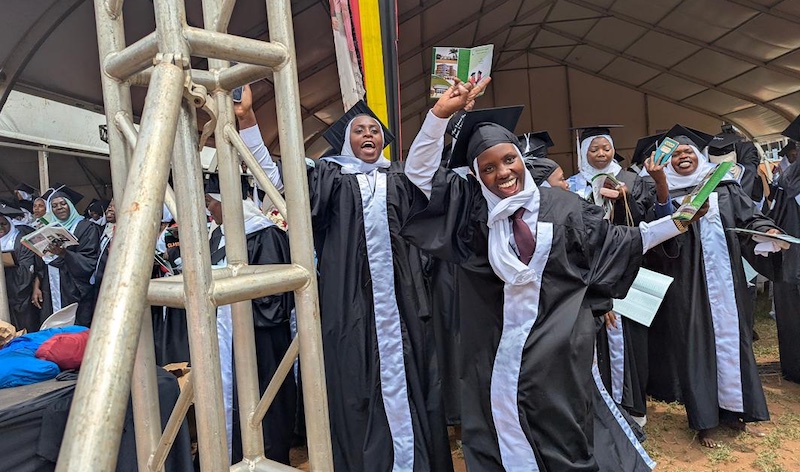 202512IUIU-graduates-celebrate