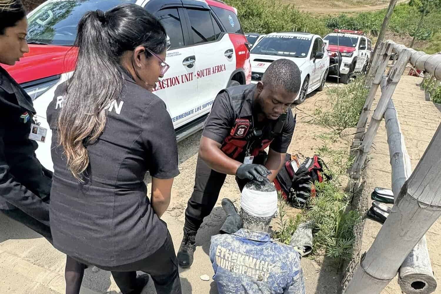 202512KZN-temple-collapses-leaving-people-trapped