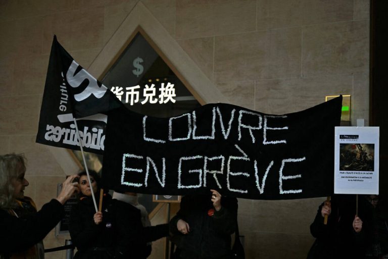 202512Louvre-under-strike-pressure-partially-reopens-to-frustrated-tourists