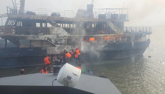 202512Nigerian-Navy-Rescues-20-Crew-Members-from-Burning-Vessel-in-Calabar-Waterways