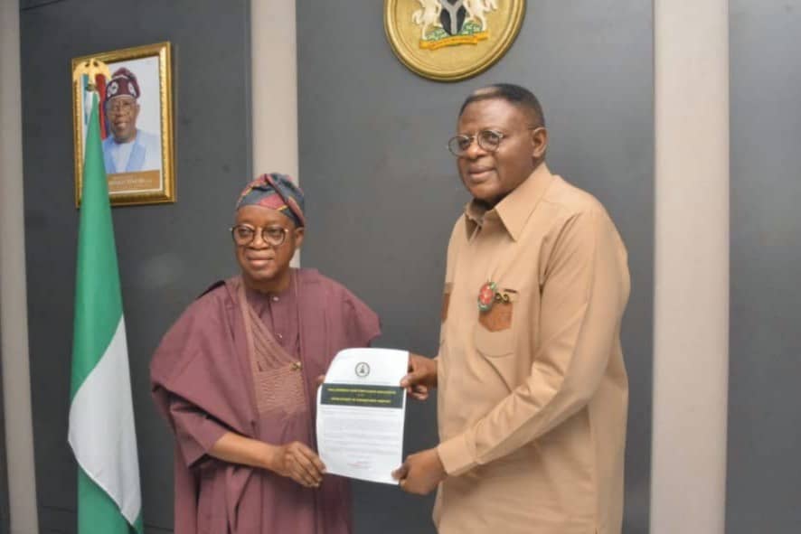 202512Oyetola-Presents-Bakassi-Deep-Seaport-Certificate