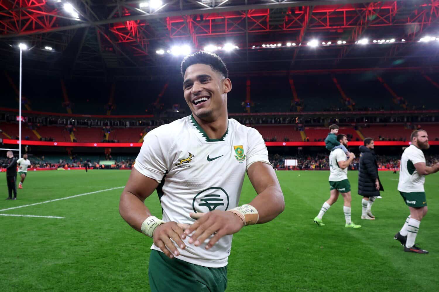 202512Sacha-FM-smile-1