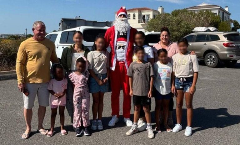 202512Santa-Eben-Etzebeth