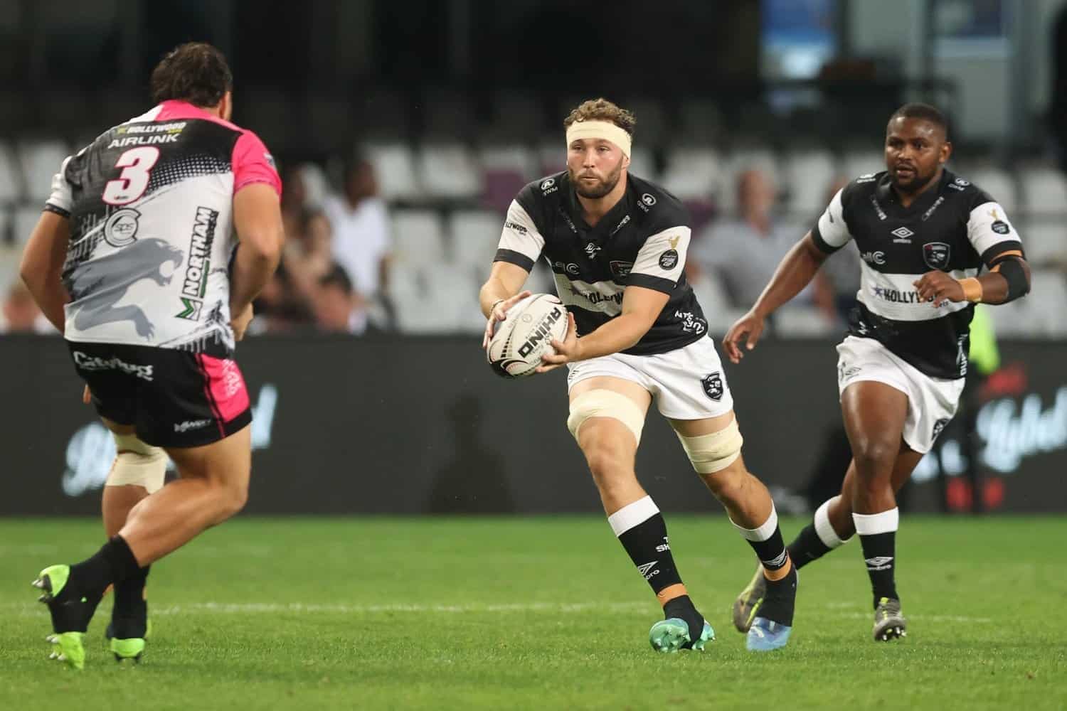 202512Sharks-loose-forward-Nick-Hatton