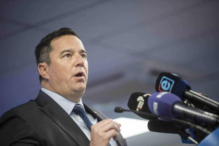 202512Steenhuisen-faces-tough-fight-to-keep-DA-leadership