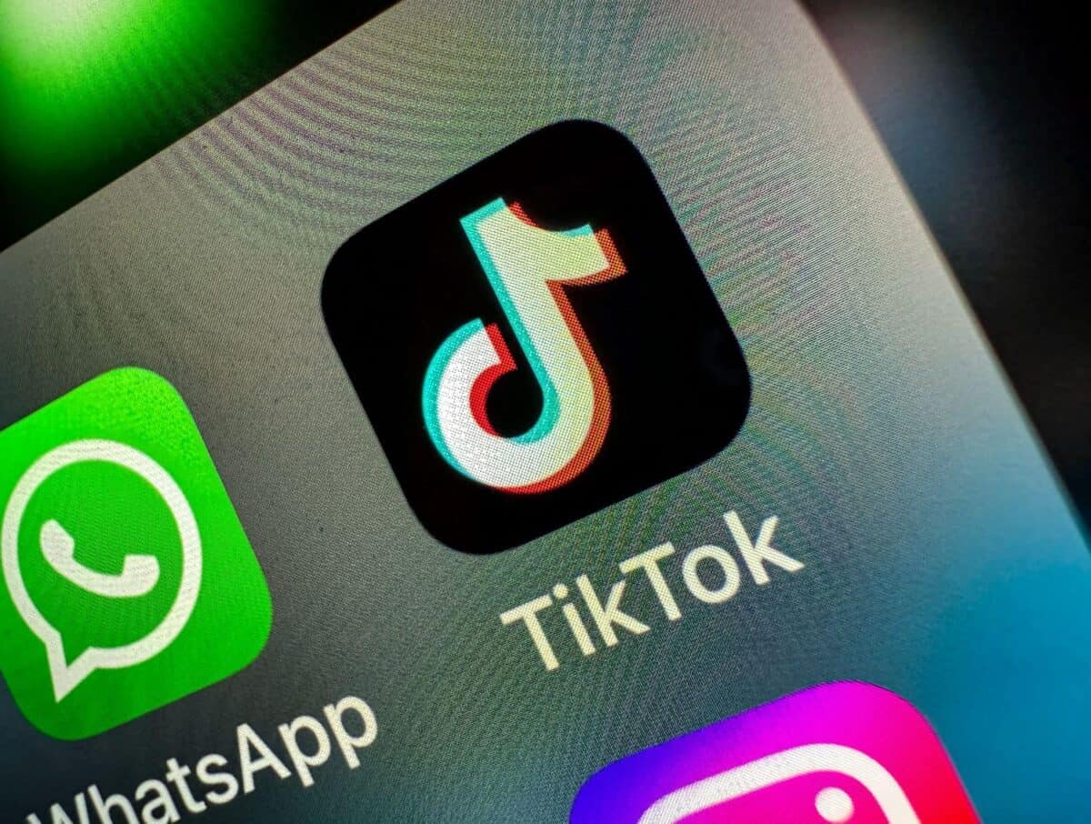 202512TikTok-signs-joint-venture-deal-to-end-US-ban-threat