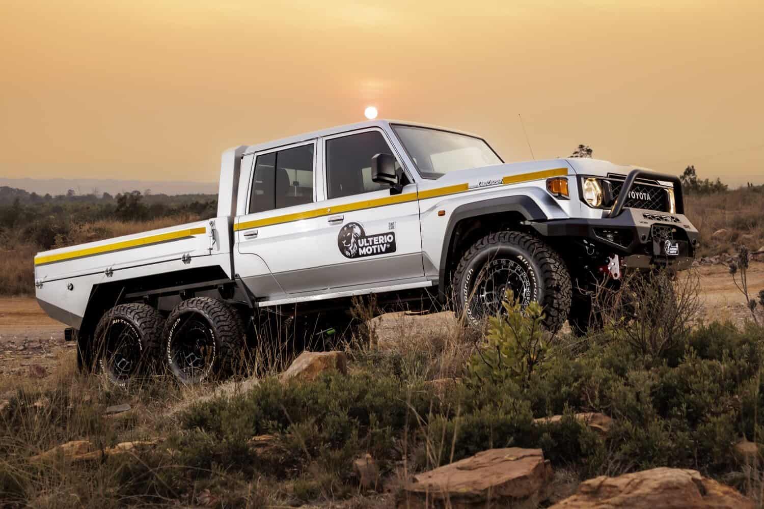 202512Toyota-Land-Cruiser-6x6-Front