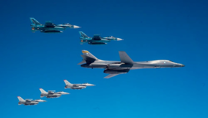 202512US-Bombers-Fly-With-Japan-Jets-After-China-Russia-Drills-Raise-Regional-Tensions