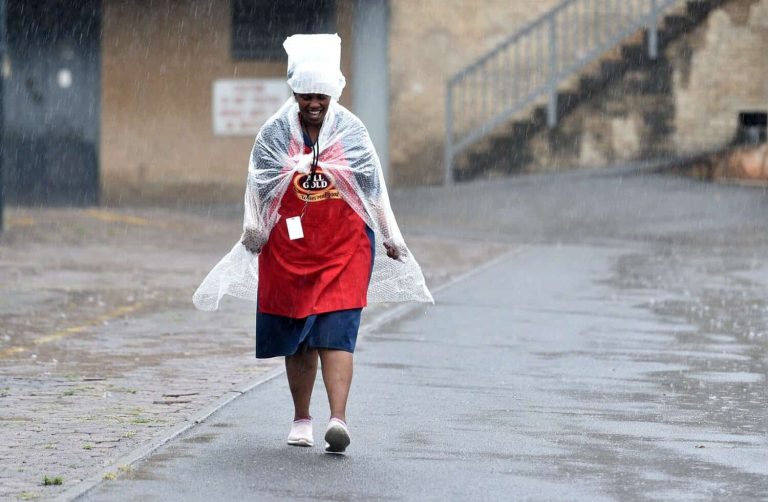 202512Wet-weather-set-to-soak-Christmas-and-New-Year