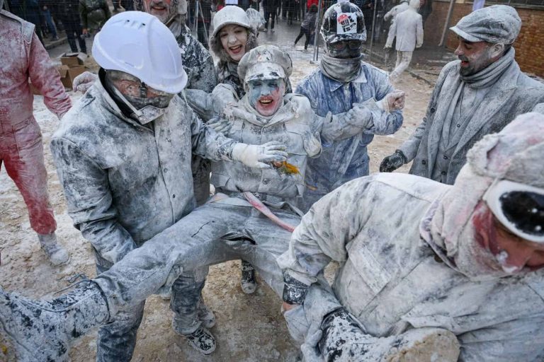 'The flour-covered ones' festival in Spain