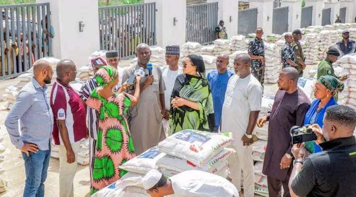 Senator-Natasha-Akpoti-Distributes-8000-Bags-Of-Rice-In-Christmas-Outreach-Across-Kogi-Central
