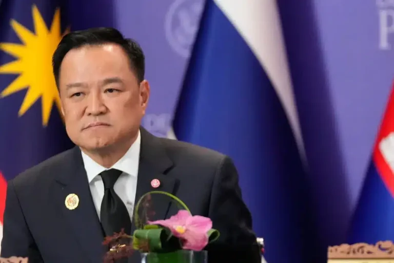 Thai-Prime-Minister-Dissolves-Parliament-Aiming-to-Return-Power-to-the-People