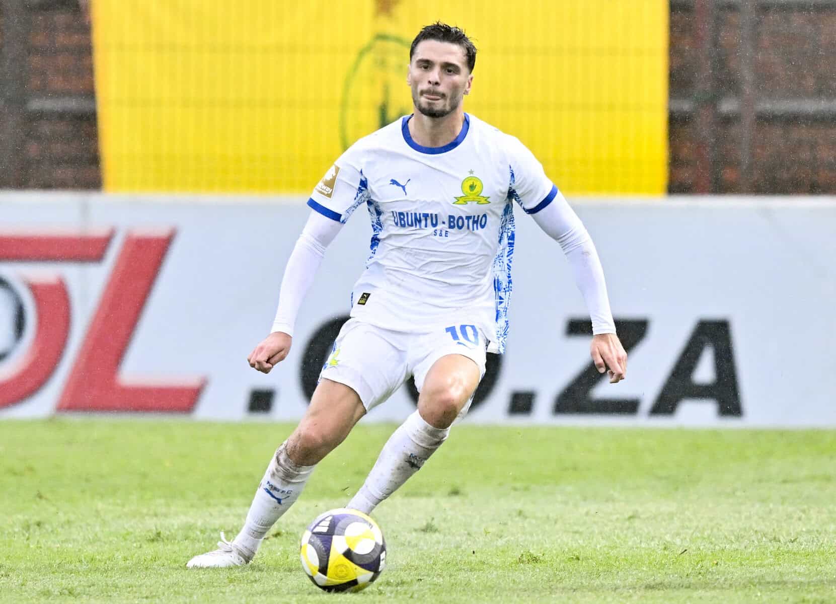 Football - Betway Premiership 2025/26 - Golden Arrows v Mamelodi Sundowns - King Zwelithini Stadium - Durban