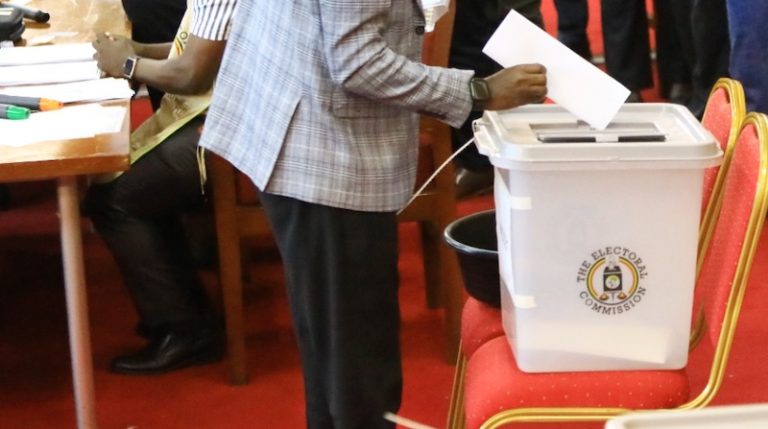 202601An-MP-casts-a-ballot