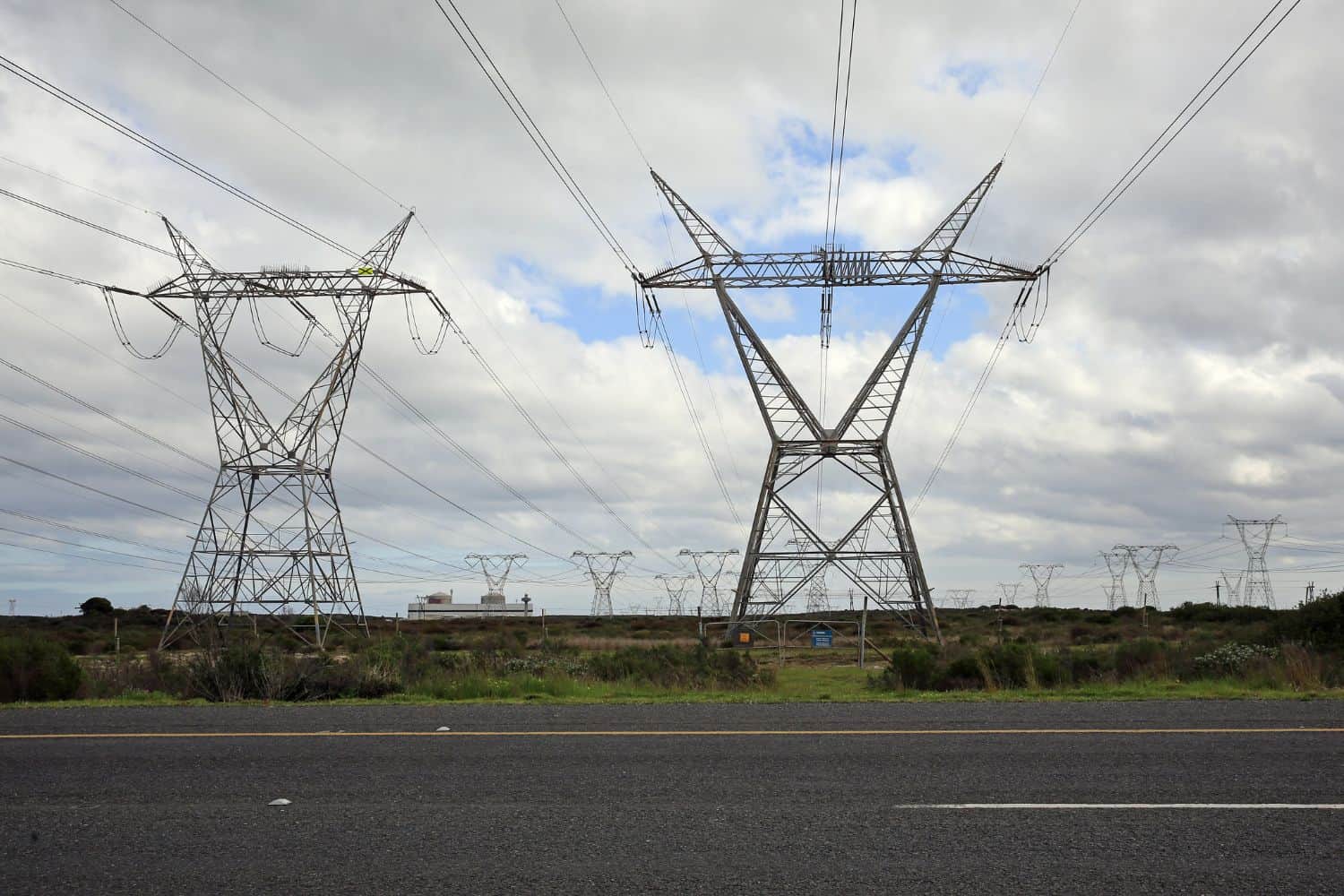 202601Eskom-wildfires-Western-Cape-transmission-pylons