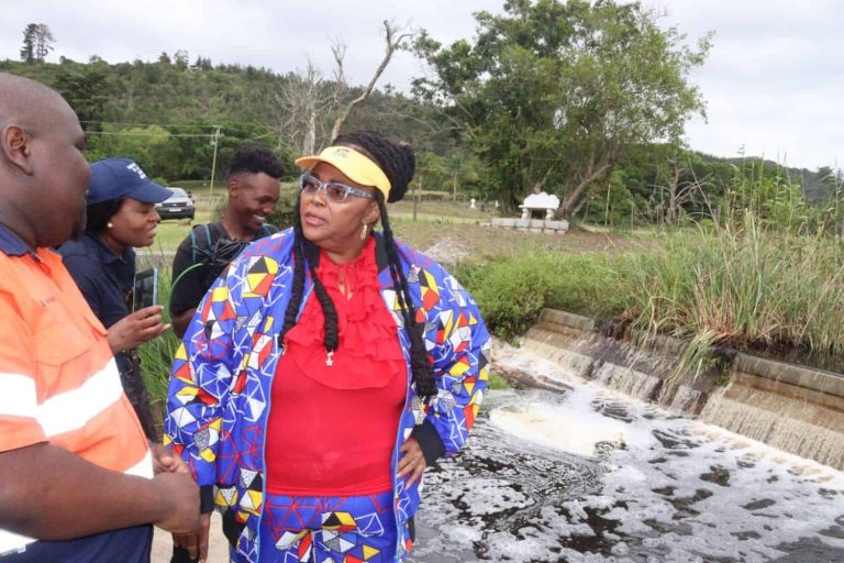 202601Minister-visits-Knysna-amid-water-drought-crisis