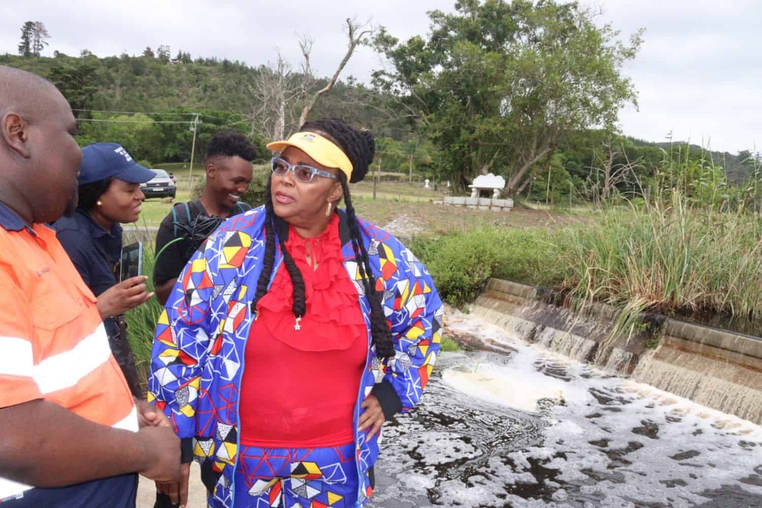 202601Minister-visits-Knysna-amid-water-drought-crisis