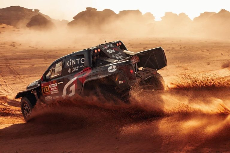 202601TGRSA-Dakar-Hilux-Action