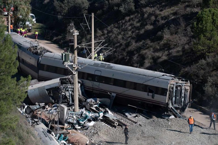 SPAIN-RAILWAY-ACCIDENT-TRANSPORT