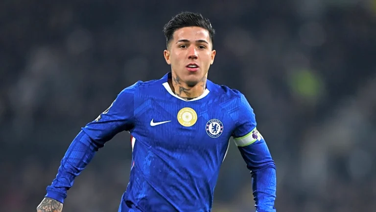 Chelsea-midfielder-Enzo-Fernandez-in-action-against-Fulham