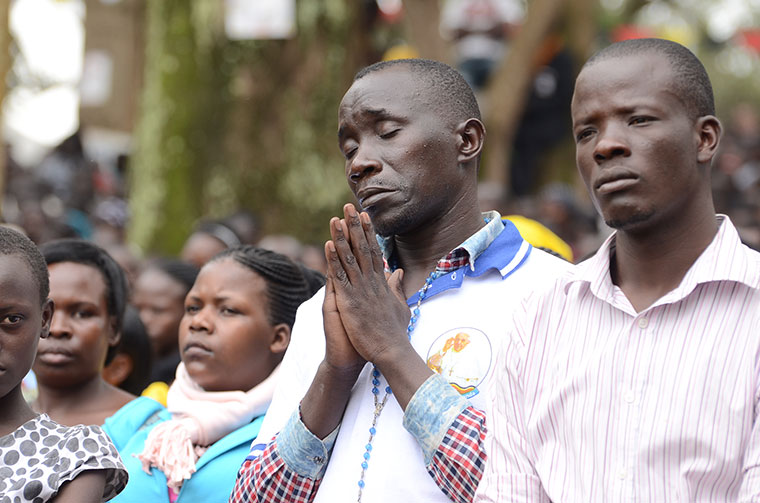 201711Man-praying-at-Namugongo