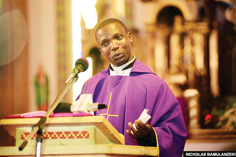 201910Father-Kiibi-conducting-mass