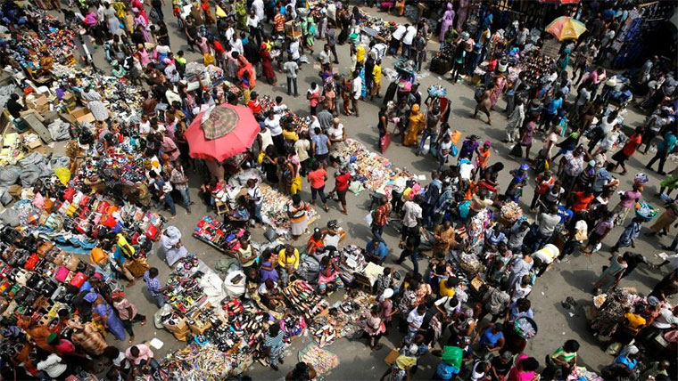 201911Traders-and-shoppers-downtown
