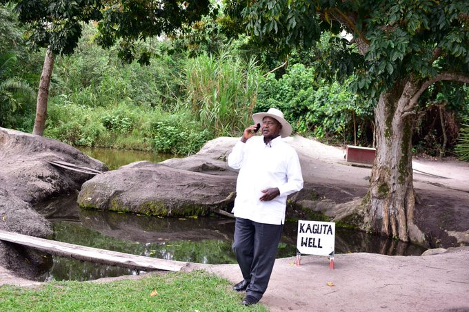 202109Museveni-talking-on-his-mobile-phone