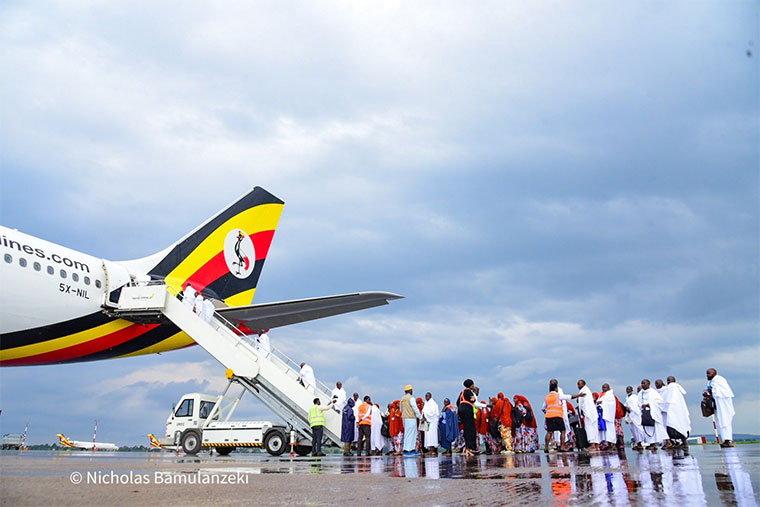 202306Muslims-board-Uganda-Airlines-plane-to-Mecca