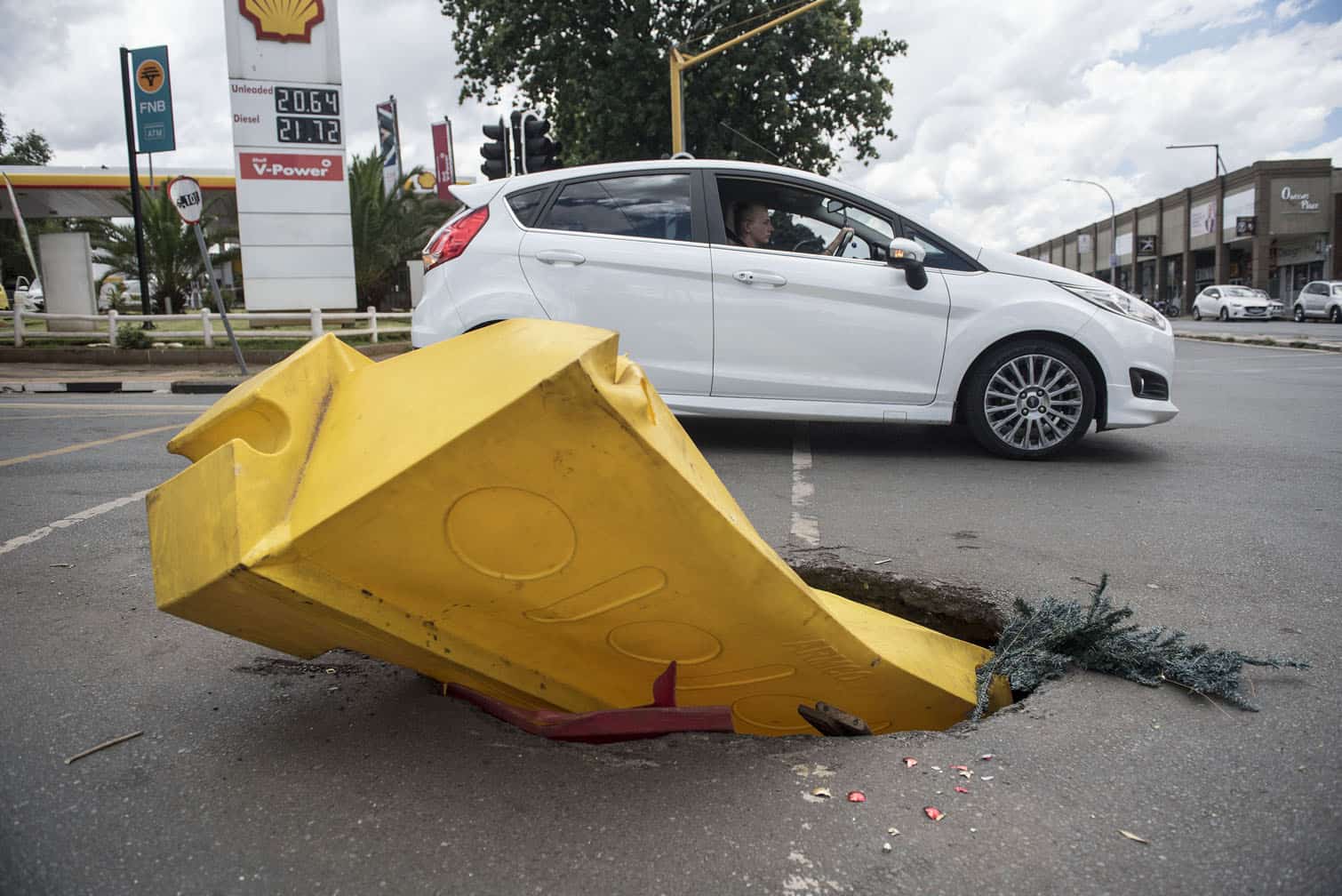 202601kensington-hole